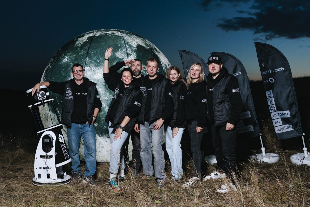 смотри на звезды