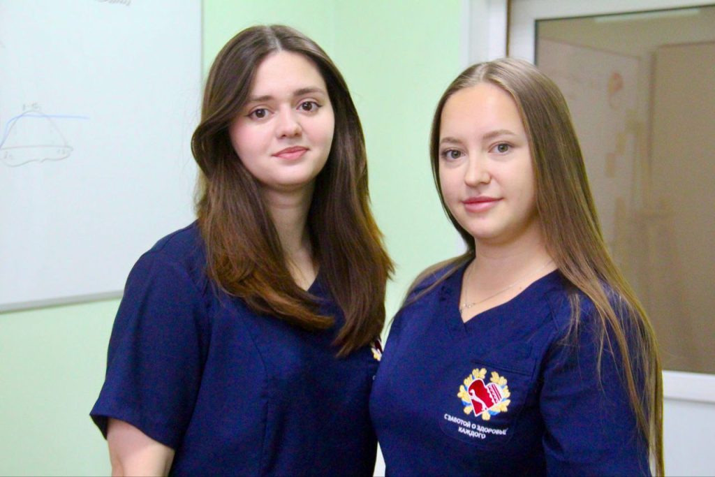 молодый врачи