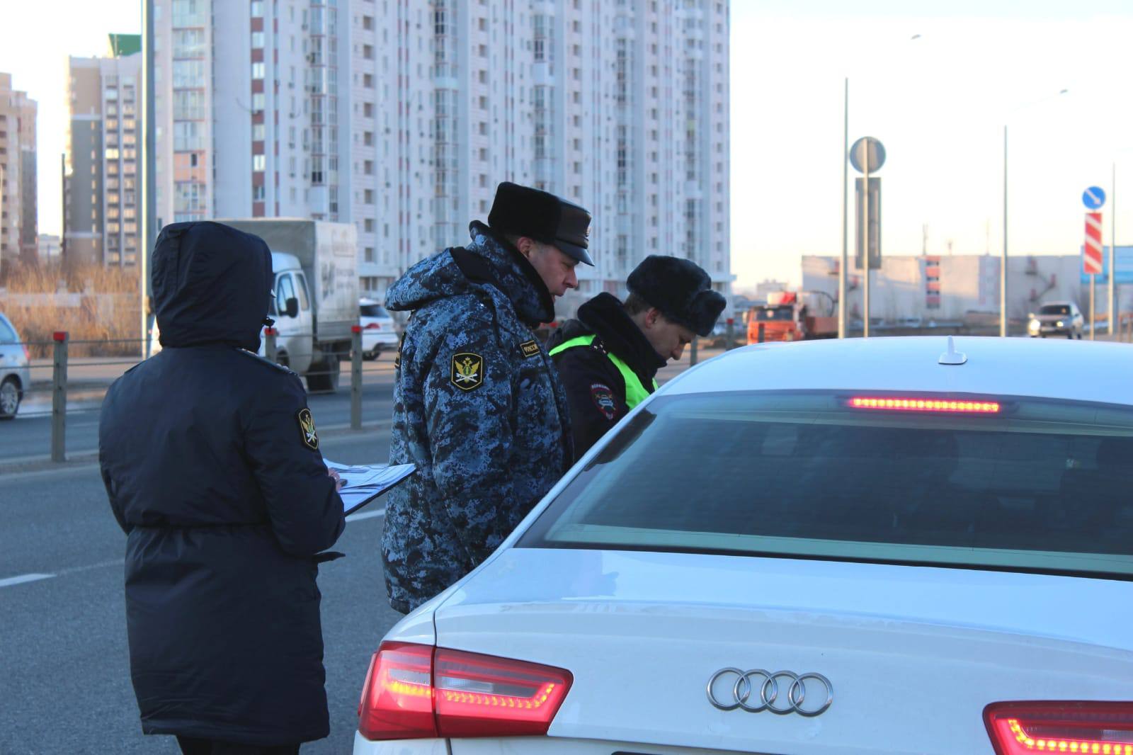 приставы арестовали