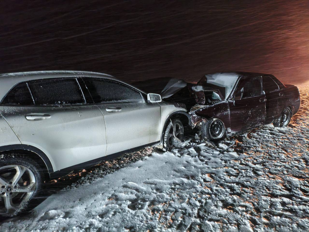 Под Переволоцком лобовом ДТП с «Мерседесом» погибла пассажирка «Приоры»