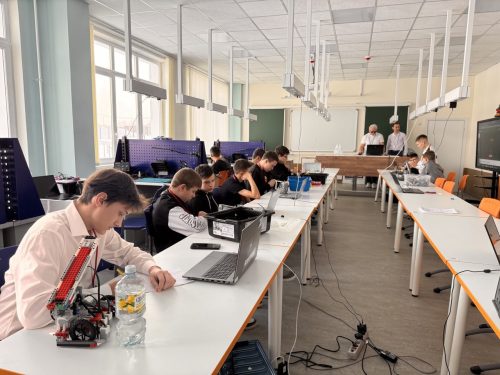 школы курс по ИИ и кибербезопасности