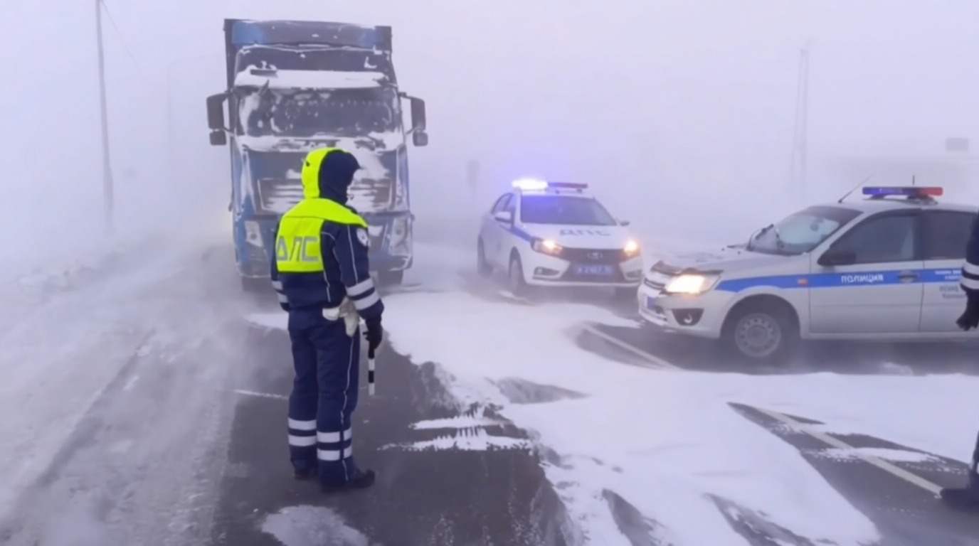 Обстановка на оренбургских дорогах: водителей предупредили об опасности на трассах