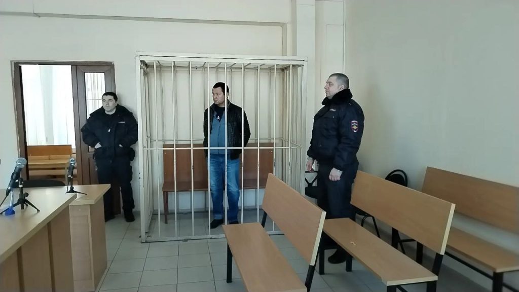 напал на школьницу