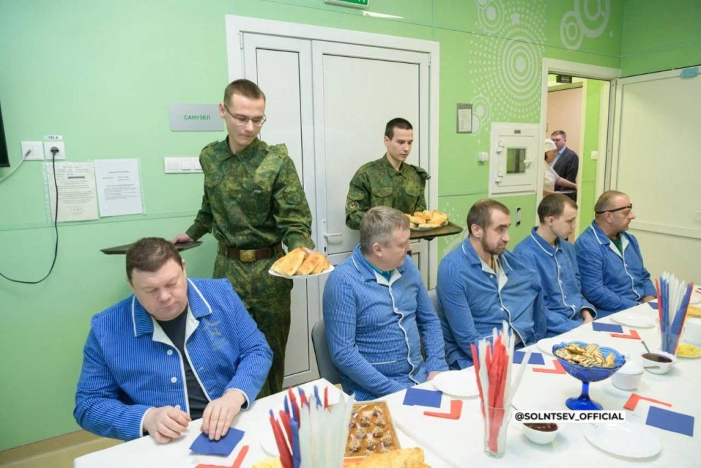 Евгений Солнцев с ветеранами сво