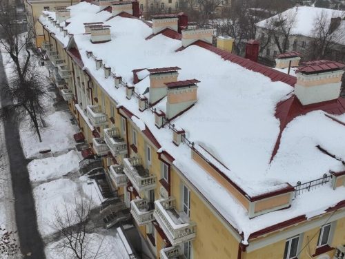 снег на крышах