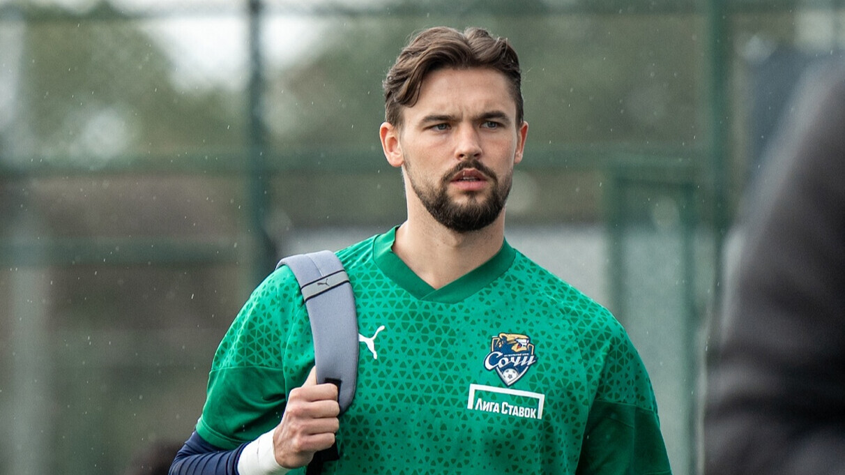 За «Оренбург» дебютировал новый голкипер. Кто такой Максим Рудаков?