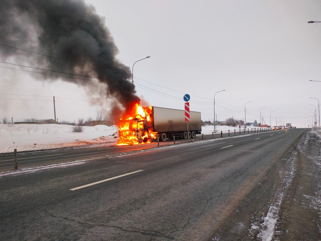 загорелся грузовик