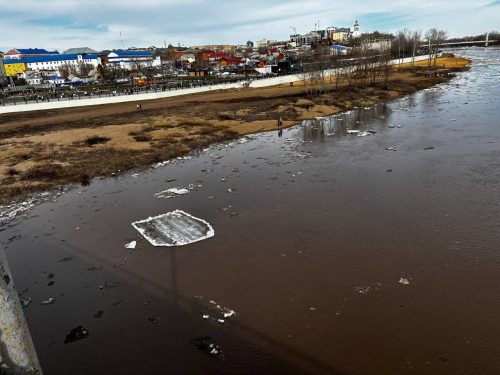 Уровень Урала и Сакмары под Оренбургом