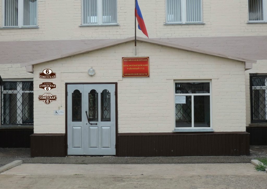 врезался в лошадь