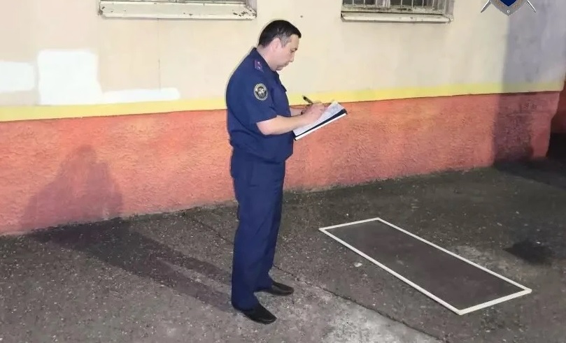 ребенок выпал из окна Оренбург