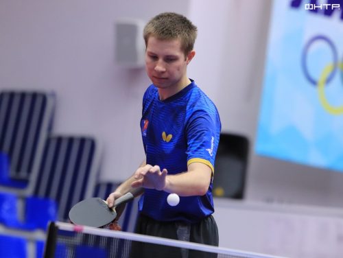 Теннисист Денис Ивонин стал взял золото турнира «Топ-16»