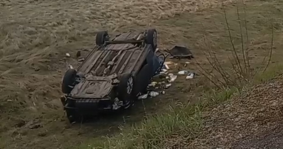 Kia Rio улетела в кювет