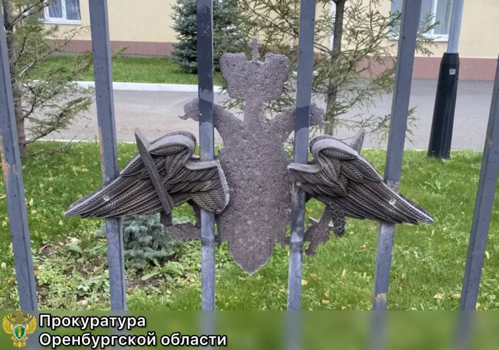 Вандал испортил кадетское училище