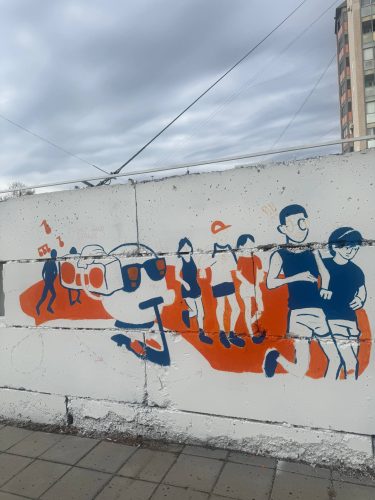 Оренбургские студенты разрисовали Советскую в честь полумарафона