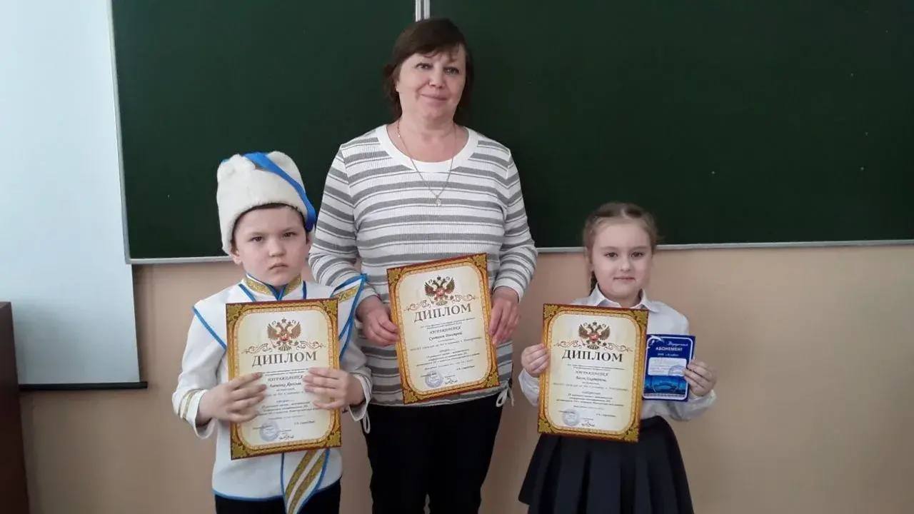 Воспитатель дошколят Елена Глебова