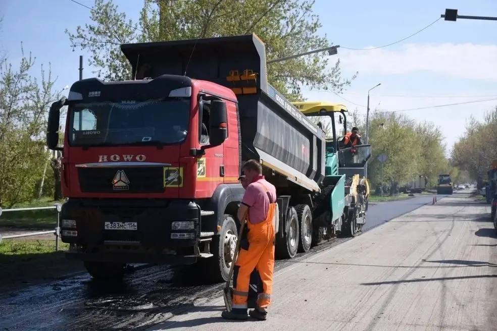 В Оренбурге ремонтируют дороги на 6 улицах