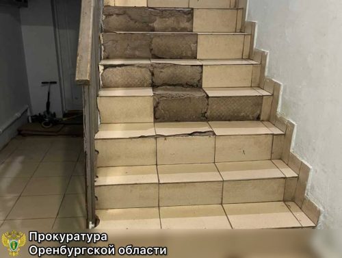 Прокуратура Оренбурга потребовала привести в порядок многоквартирный дом