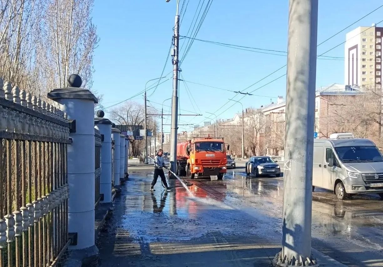Оренбург отмывают после зимы