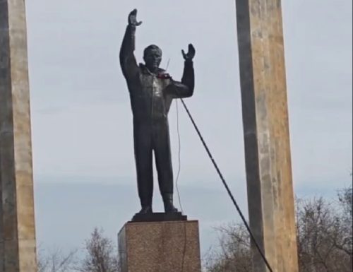 памятник юрию гагарину