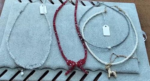 украл бижутерию