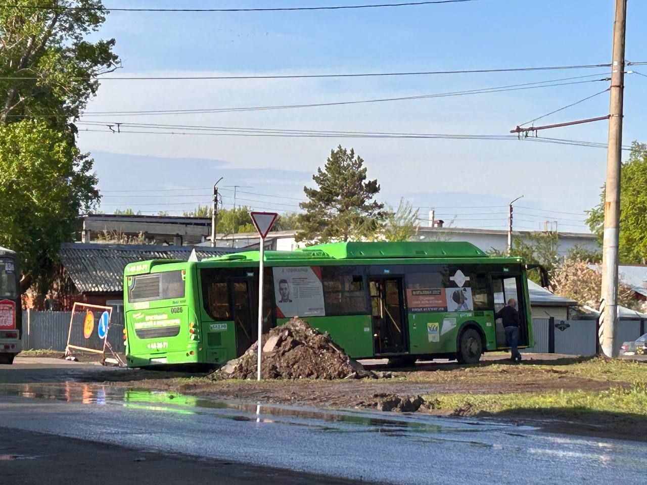 застрял автобус