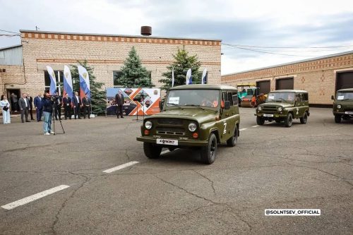 Из Оренбуржья на фронт отправили 12 автомобилей