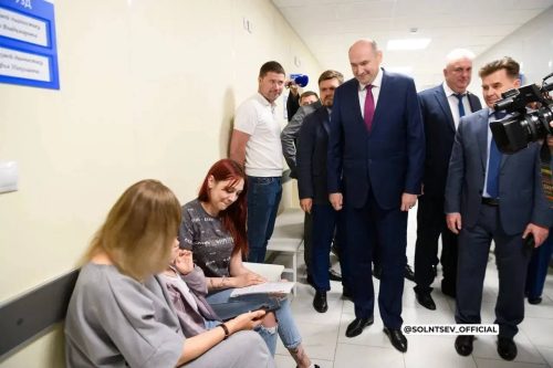 Солнцев оценил капремонт поликлиники в Сакмарском районе