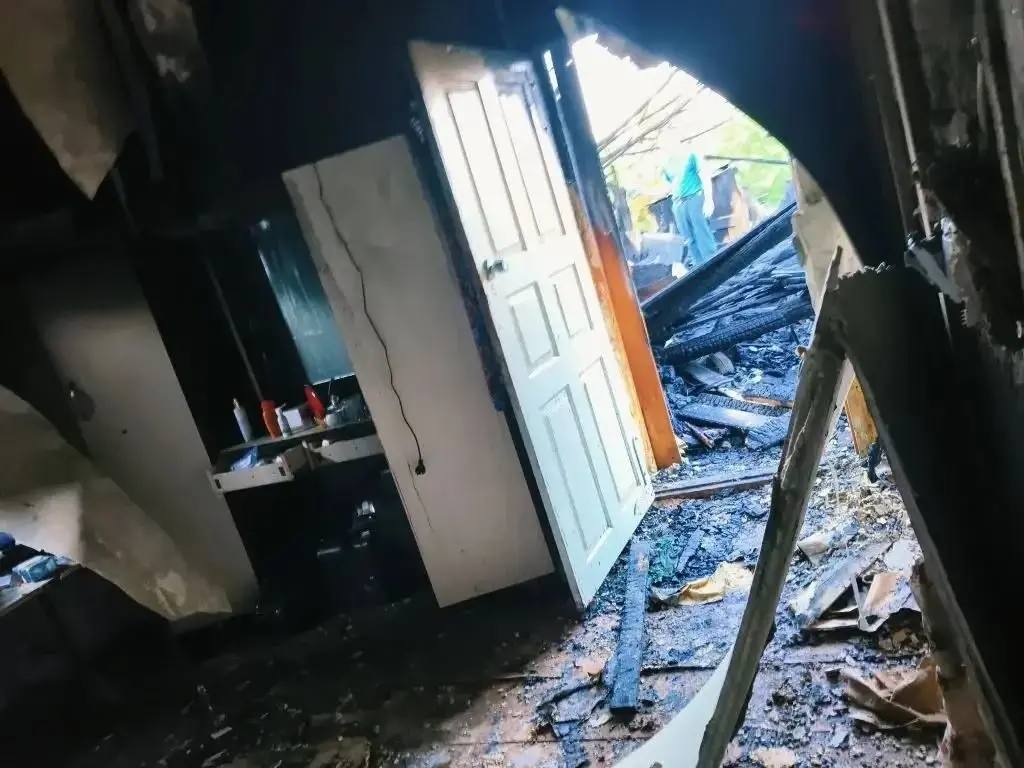 В Оренбурге полицейские спасли на пожаре пенсионера