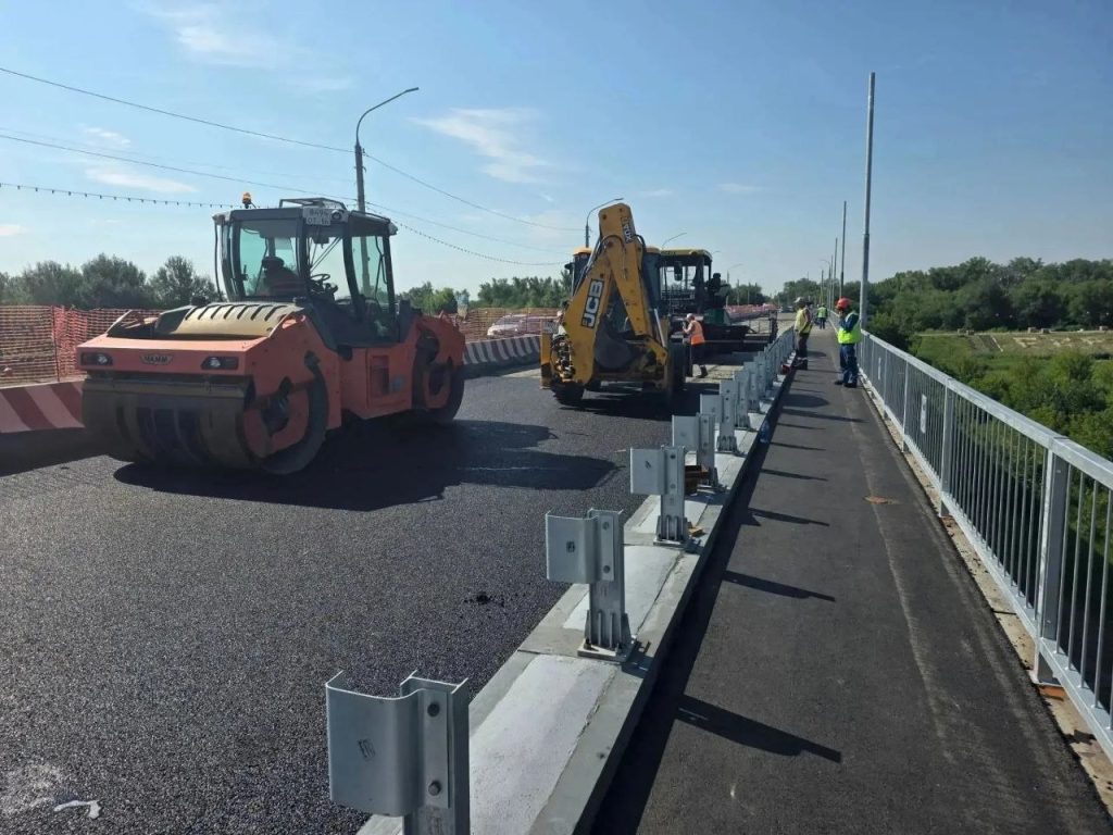 На мосту через Урал временно прекратят движение транспорта