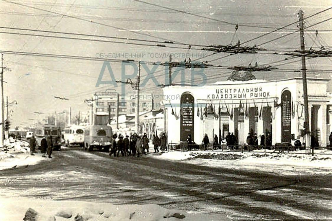 Как выглядел Центральный колхозный базар 90 лет назад?
