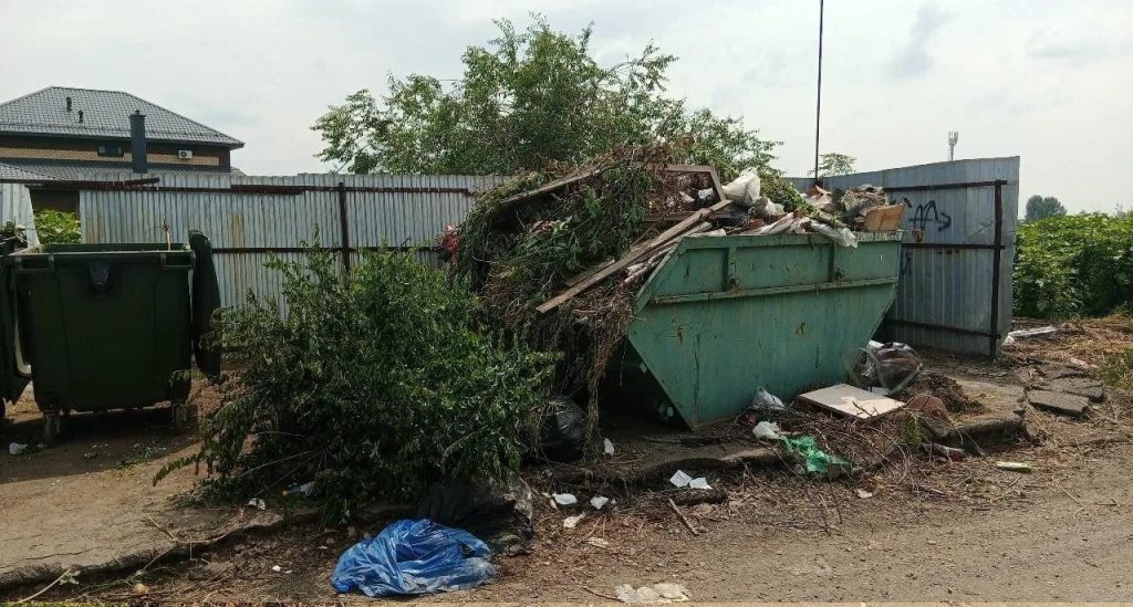 В Оренбурге вывозят еженедельно около 8,5 тысячи кубометров мусора