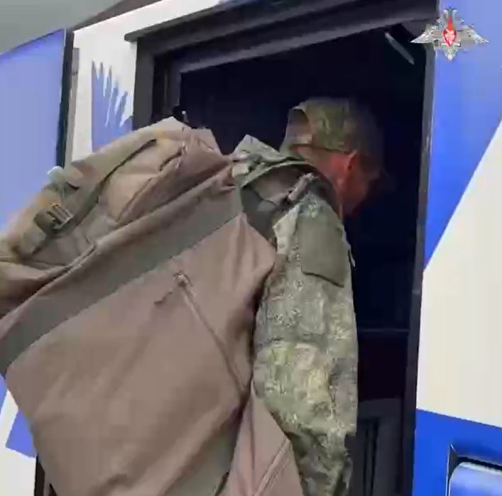 Оренбуржец вернулся домой из украинского плена