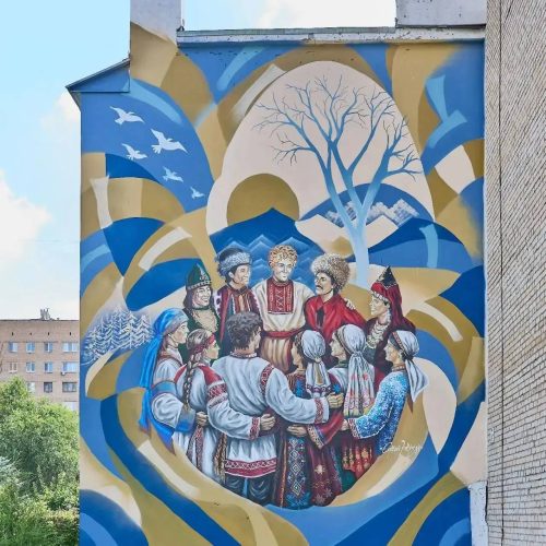 Стартовало голосование. В Оренбурге закончили работу мурала «Хоровод народов»