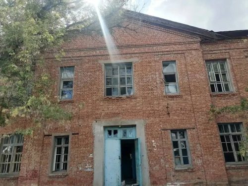 В заброшенной школе-интернате произошел пожар