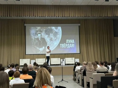 Космонавт Александр Мисуркин провел мотивационную лекцию для оренбургских школьников