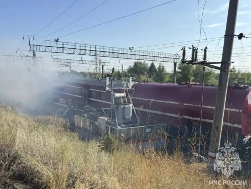 В районе Орска спасатели тушат ландшафтный пожар