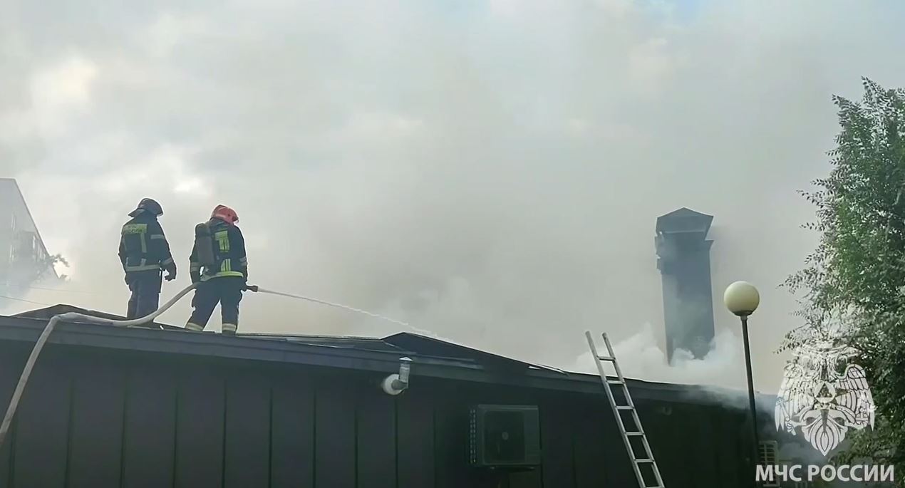 В Оренбурге ликвидировали пожар в кафе «Феникс»