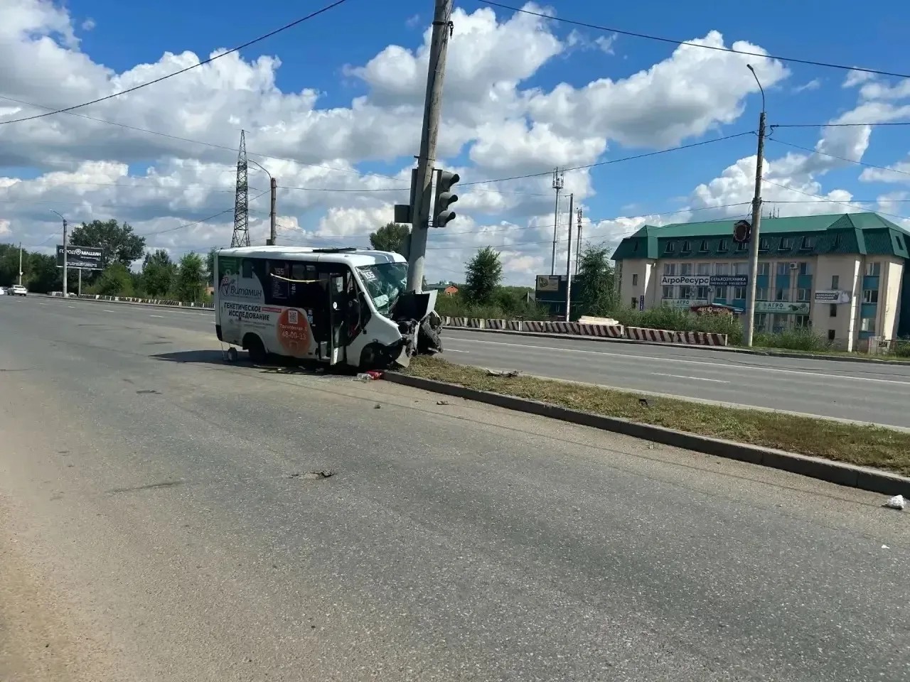 маршрутка врезалась в столб