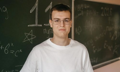 оренбургский выпускник с 300 баллами поступил в Институт точной механики и оптики