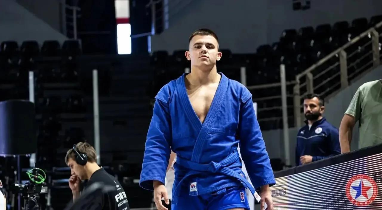 Орчанин Николай Рузавин золото первенство мира по самбо